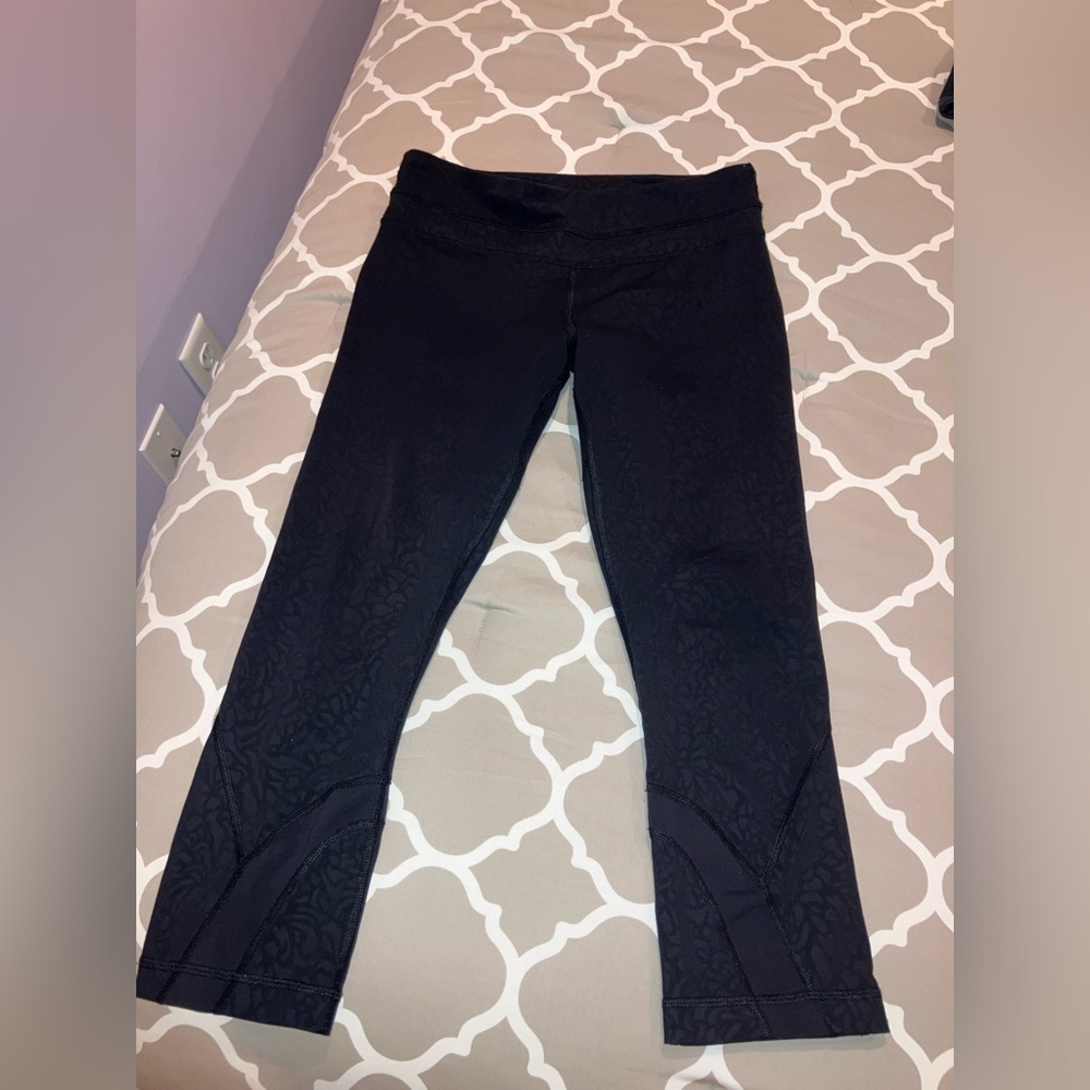 Lululemon Petal Camo Embossed Black Run Inspire Crop 21” 6